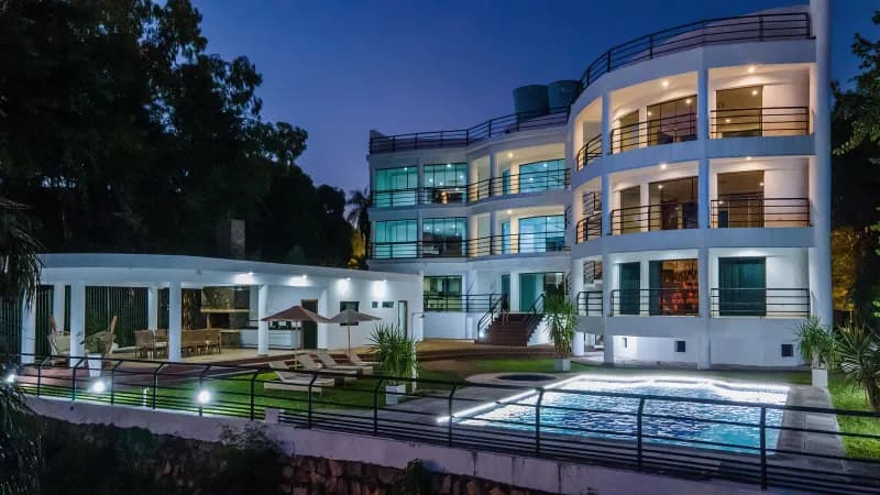 Retail Space of 2,627m² for Sale in Parques del Yatch, Lambaré - Image 3