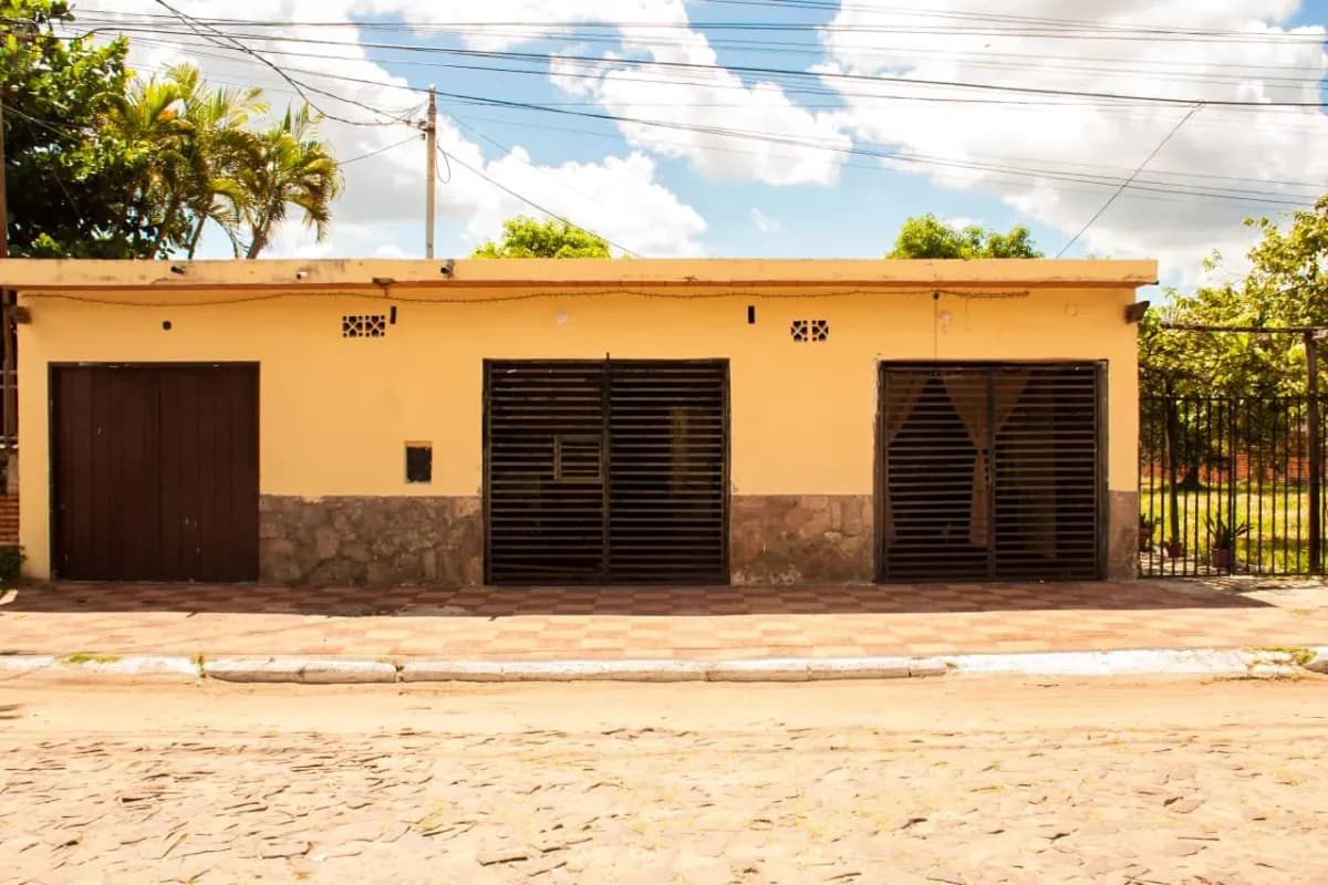 Casa en venta en Loma Pyta - con salones comerciales