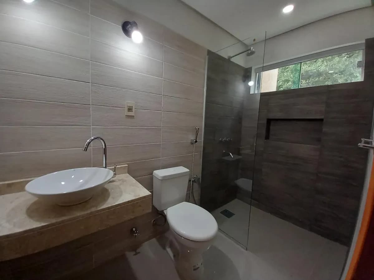 Casa de 3 dormitorios en Venta en Fernando de la Mora - Image 10