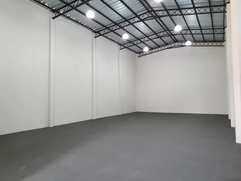 Depósito de 326m² en Venta en Loma Pytá, Asunción - Image 5
