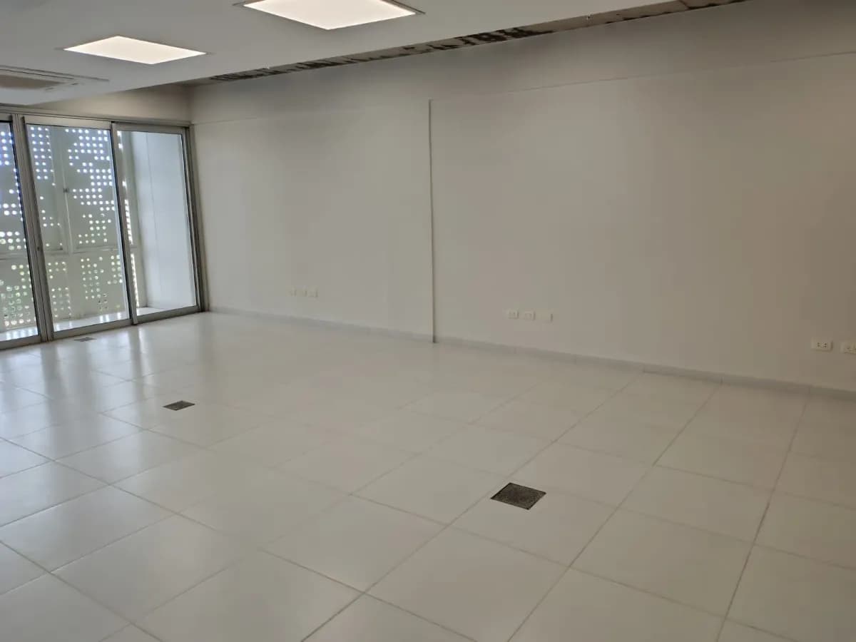 Office of 80m² for Rent in Mariscal López, Asunción - Image 3