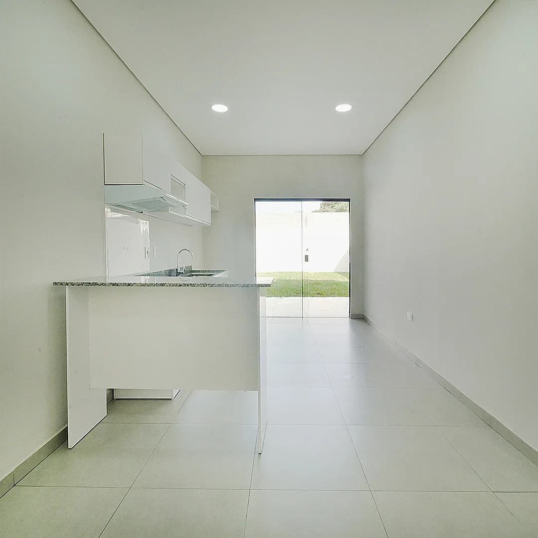 Casa a Estrenar en Laurelty, Luque. 2 Dormitorios + Suite. Lista para Habitar Hoy. - Image 4