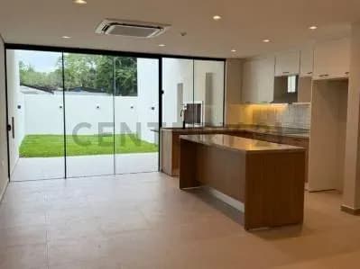 4-Bedroom House for Sale at Heisecke Construction, Luque - Image 2