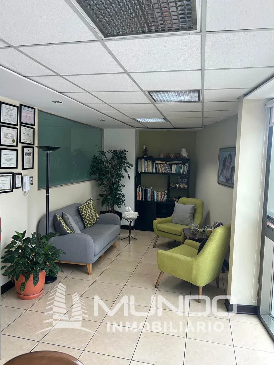 Local Comercial de 98m² en Venta en Zona 10, Ciudad de Guatemala - Image 6