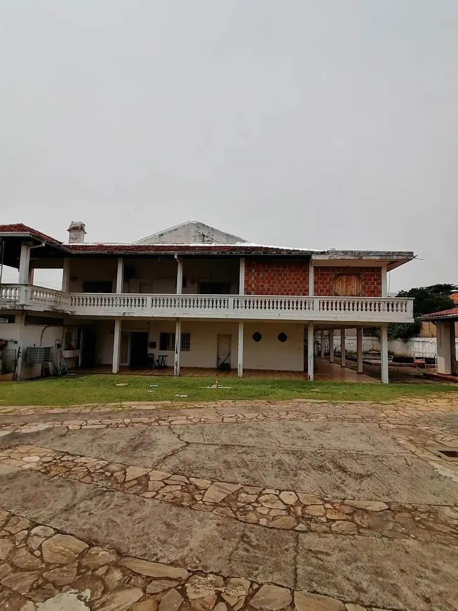 10-Bedroom House for Sale in San Vicente, Lambaré - Image 4