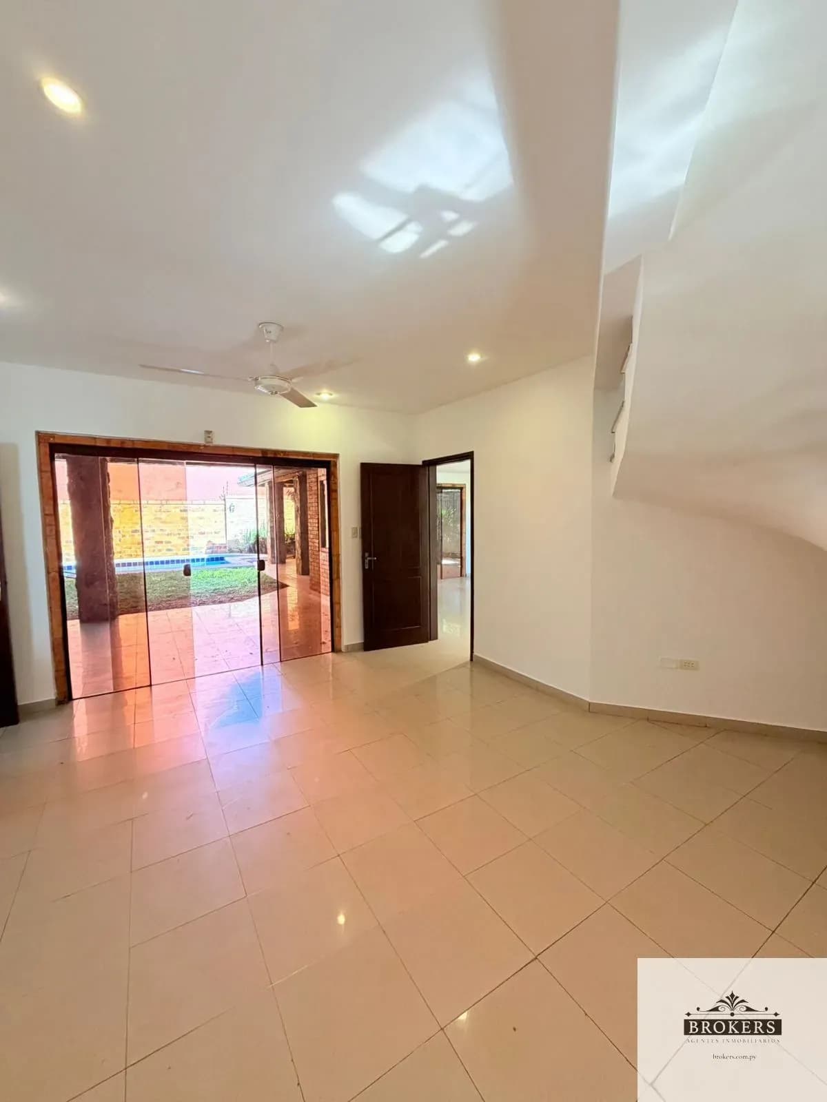 Casa de 3 dormitorios en Venta en Estanzuela, Fernando de la Mora - Image 9