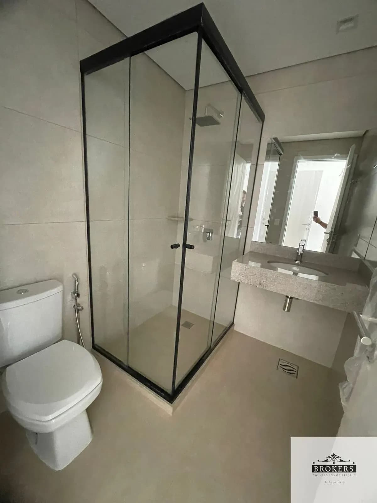 1-Bedroom Apartment for Rent in Los Laureles, Asunción - Image 6
