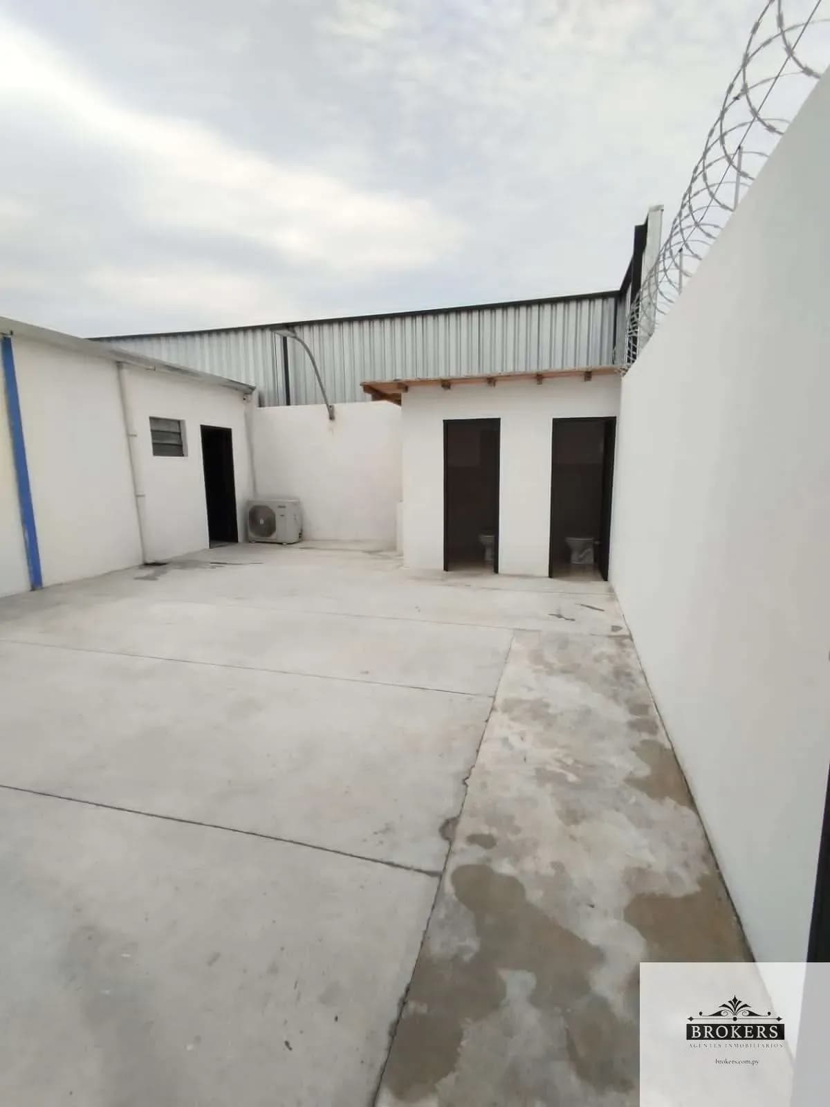 Commercial Space of 408.68m² for Rent in Segundo Barrio, Luque - Image 5