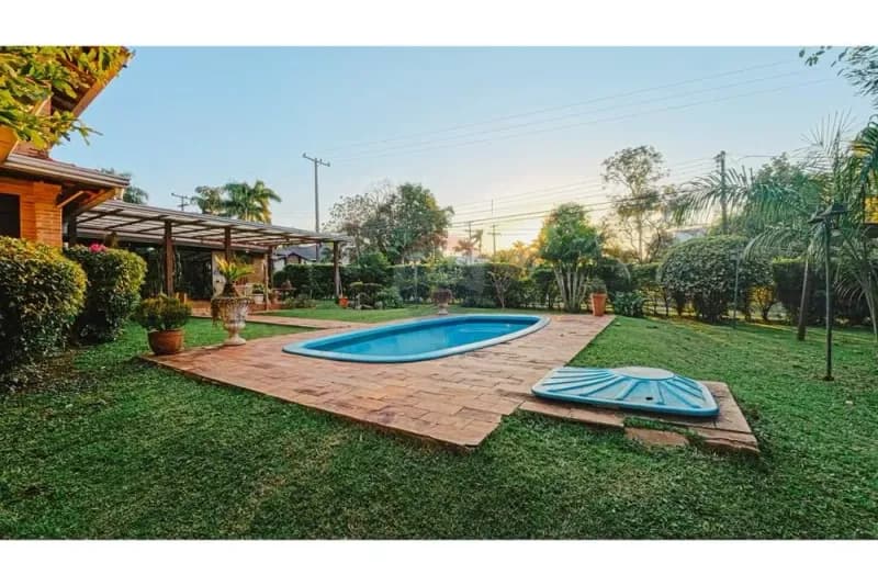 Casa de 5 quartos à Venda no Paraná Country Club, Hernandarias - Image 2