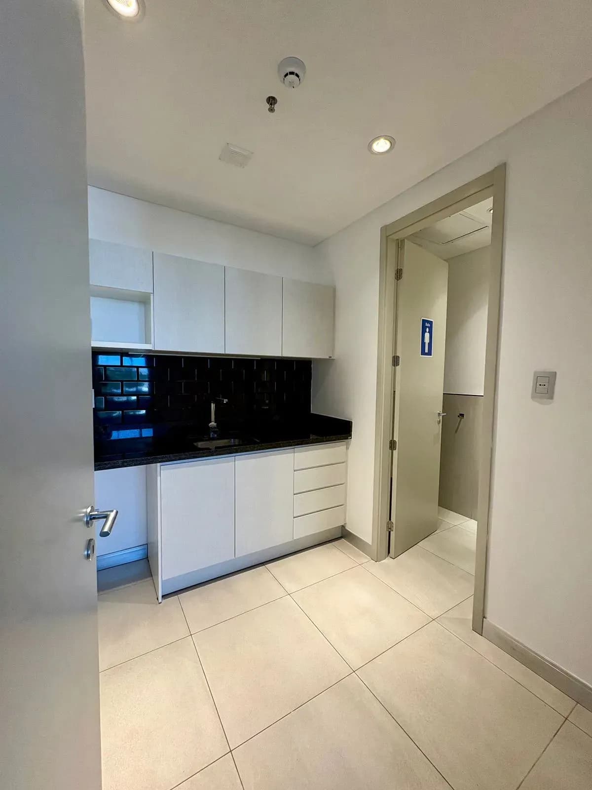 Oficina de 73.4m² en Alquiler en Manorá, Asunción - Image 11
