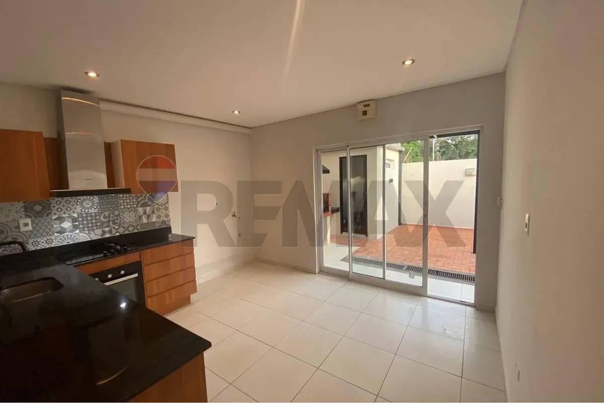 Casa de 3 dormitorios en Venta en Limpio - Image 9
