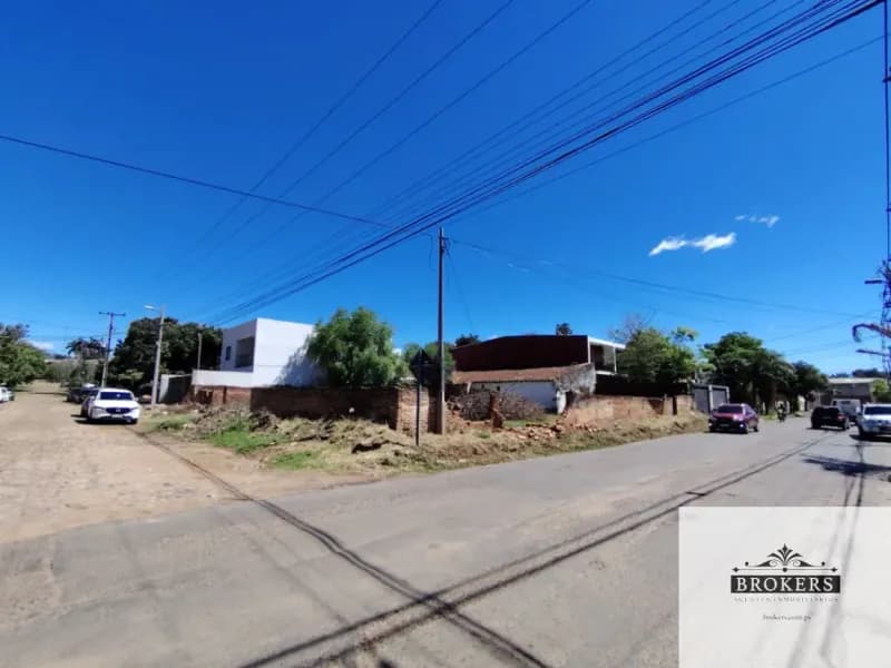 672m² Land for Sale in Laguna Grande, Fernando de la Mora - Image 4