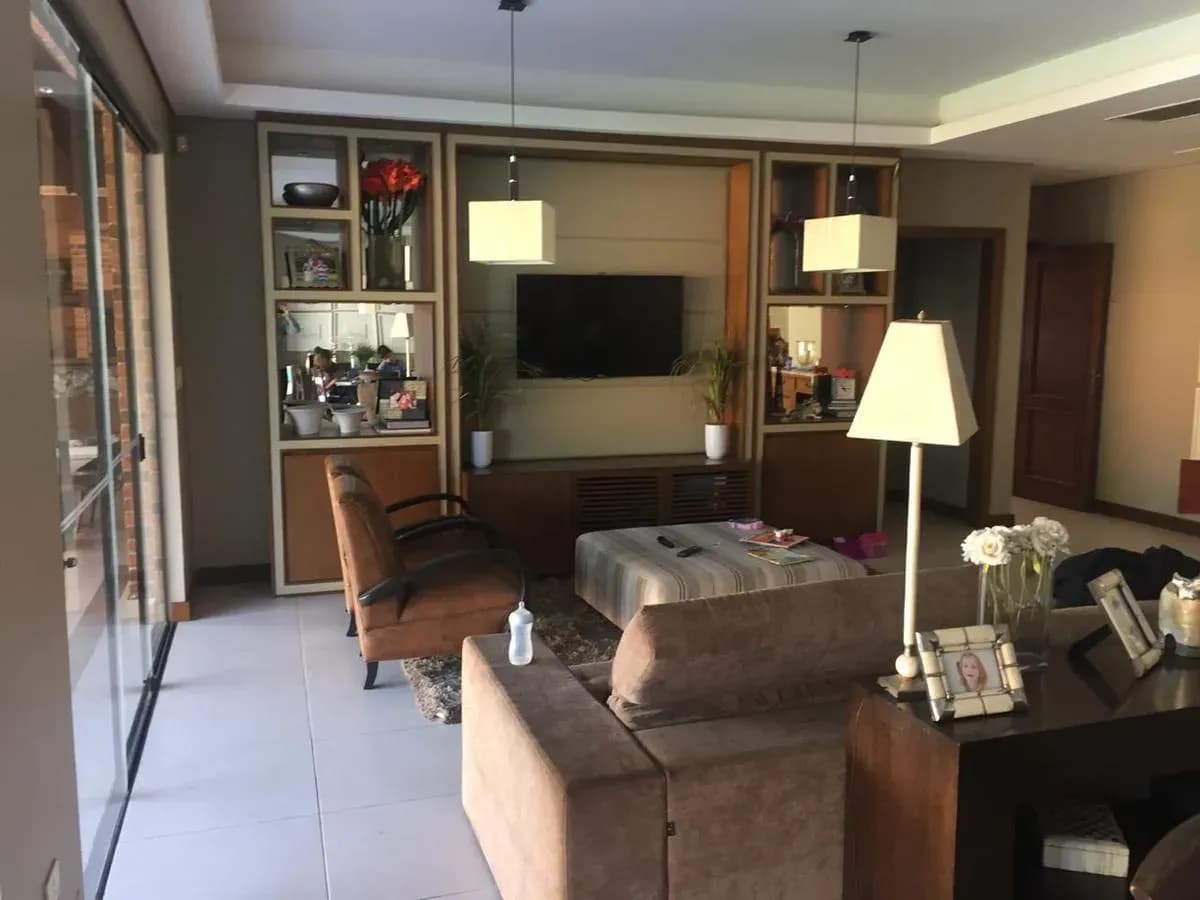 4-Bedroom House for Sale in Salvador del Mundo, Asunción - Image 11