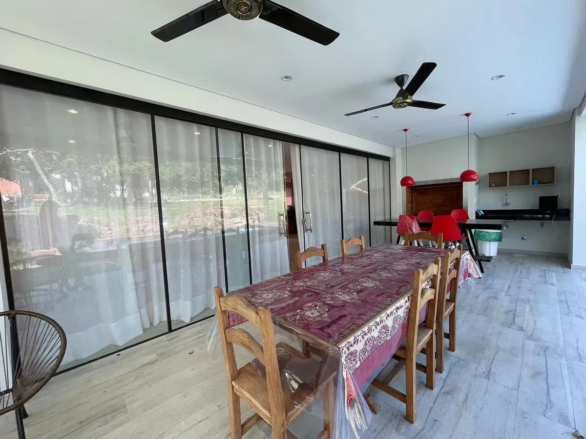 3-Bedroom House for Sale in San Bernardino - Image 11