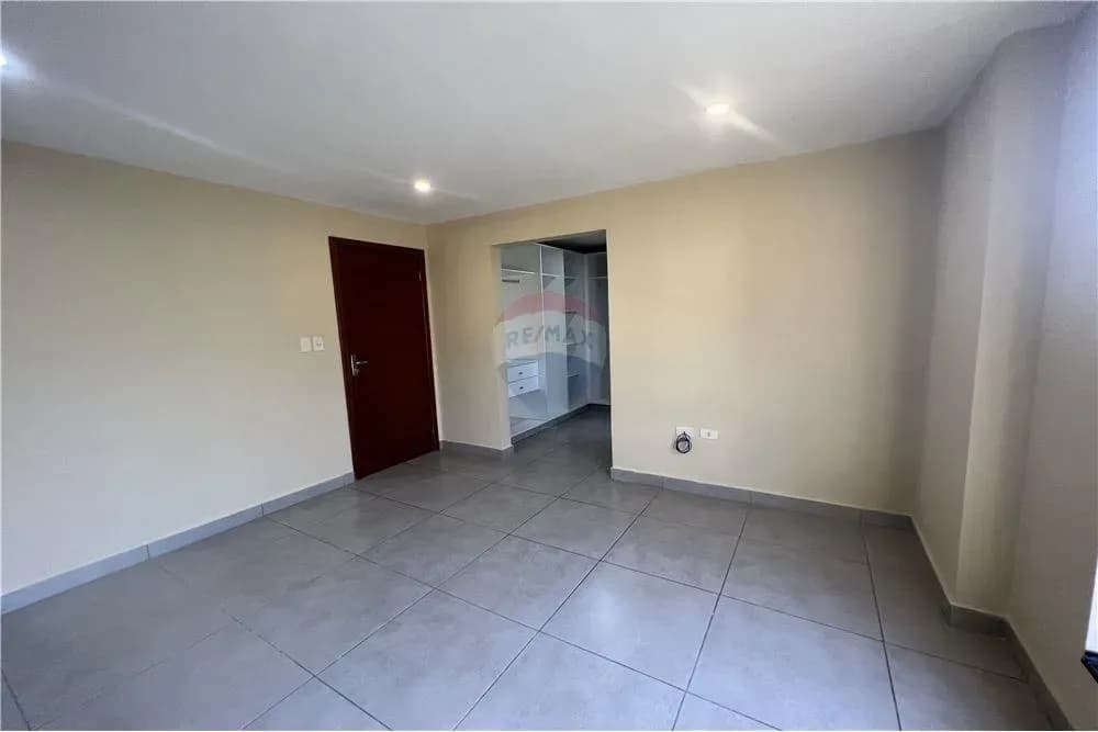3-Bedroom Apartment for Sale in Cuarto Barrio, Luque - Image 6