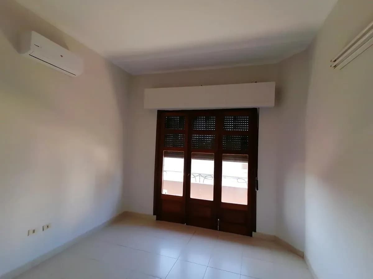 2-Bedroom Apartment for Rent in La Encarnación, Lambaré - Image 2