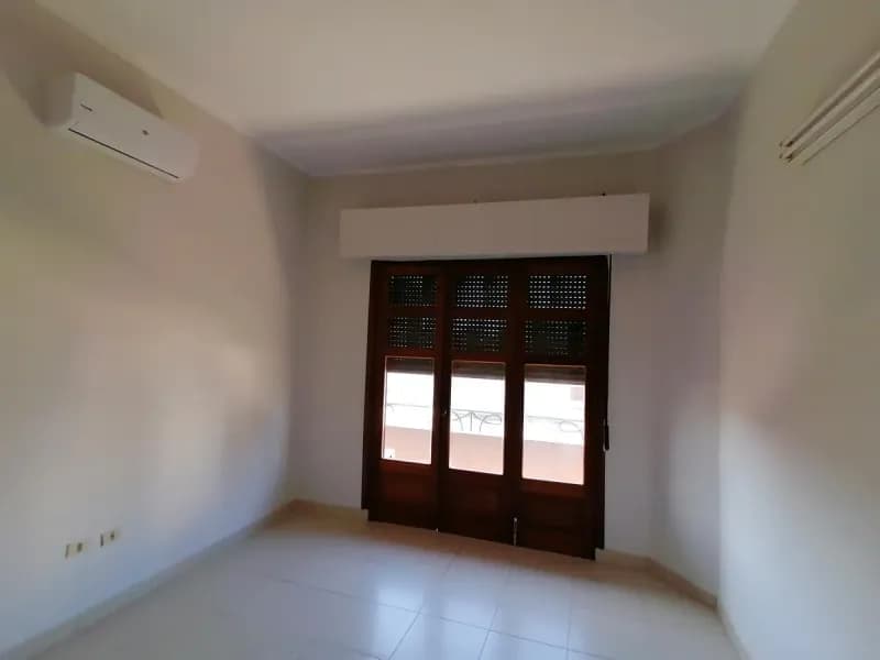 2-Bedroom Apartment for Rent in La Encarnación, Lambaré - Image 2
