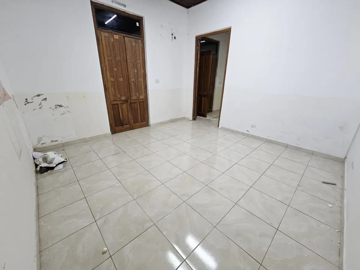 Escritório de 413m² à Venda em Doctor Francia, Lambaré - Image 8