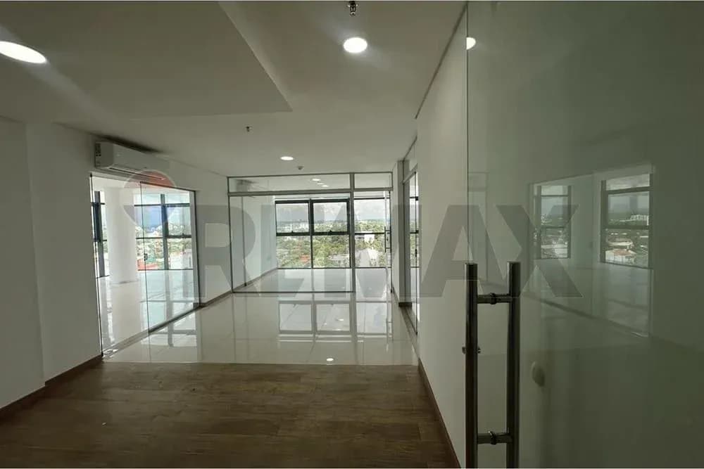 Espaço Comercial de 437m² para Alugar em Ycuá Satí, Asunción - Image 9