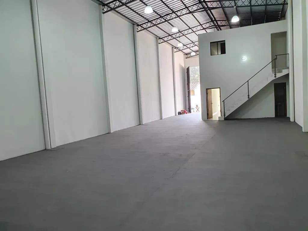 Depósito de 326m² en Venta en Loma Pytá, Asunción - Image 4