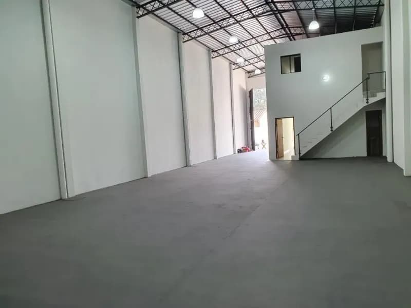 Depósito de 326m² en Venta en Loma Pytá, Asunción - Image 4