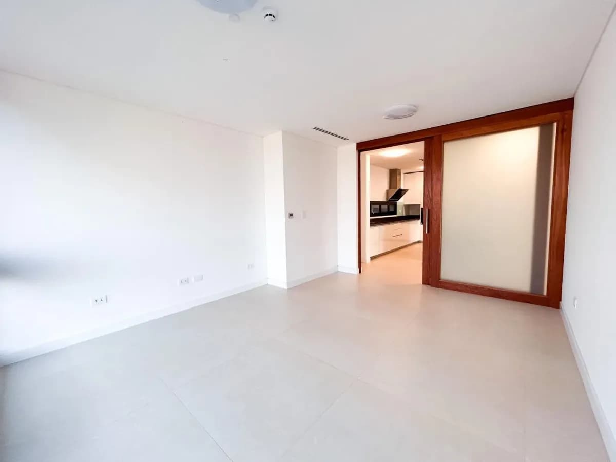 Departamento de 3 dormitorios en Venta en San Jorge, Asunción - Image 8