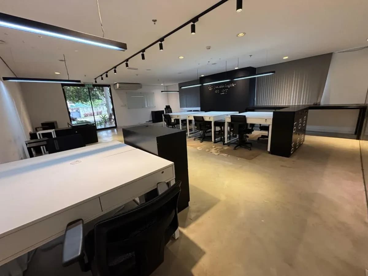 Local Comercial de 80m² en Alquiler en Luis Alberto de Herrera, Asunción - Image 6