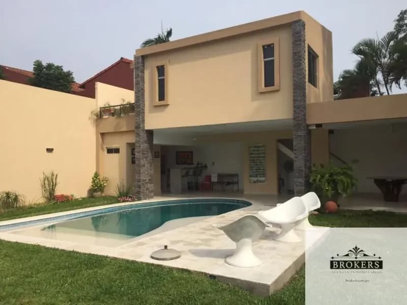 5-Bedroom House for Sale in Mburicaó, Lambaré - Image 3