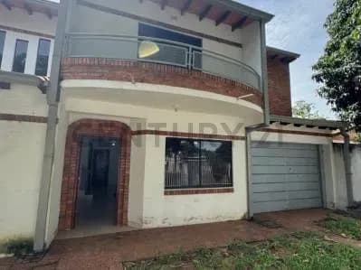 4-Bedroom House for Sale in Capiatá - Image 2
