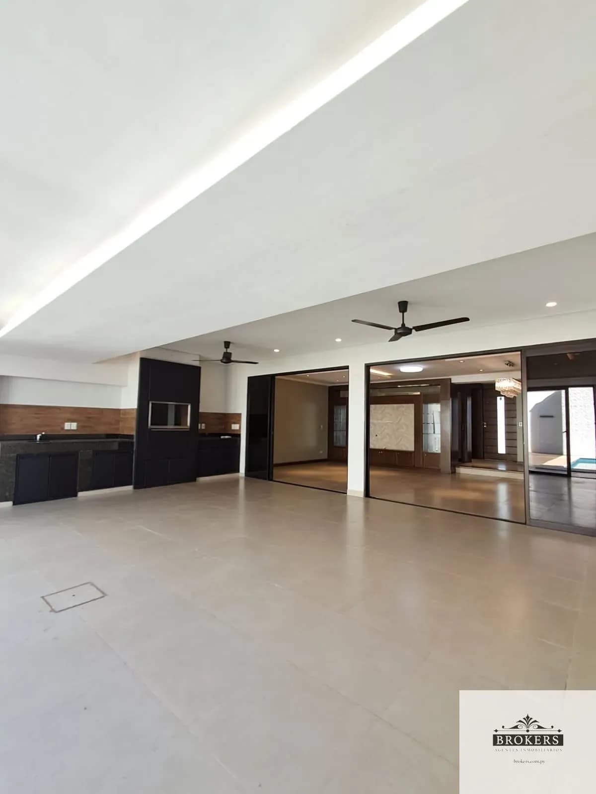 3-Bedroom House for Sale in Zárate Isla, Luque - Image 6