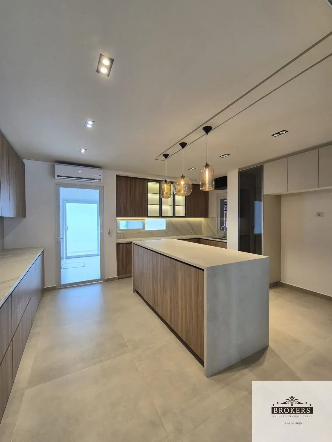Casa de 3 dormitorios en Alquiler en Manorá, Asunción - Image 9