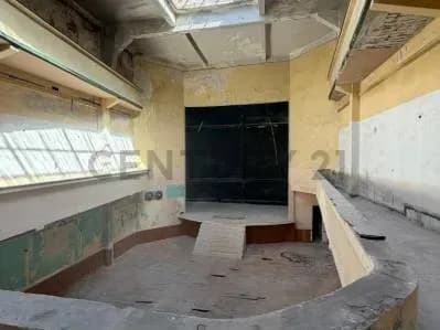 Local Comercial de 1,102m² en Alquiler en Centro, Montevideo - Image 4