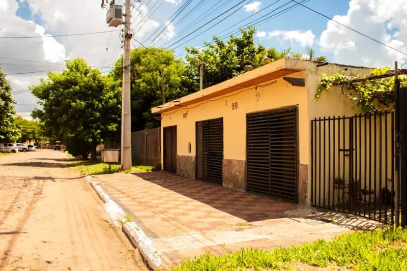 Casa en venta en Loma Pyta - con salones comerciales - Image 2
