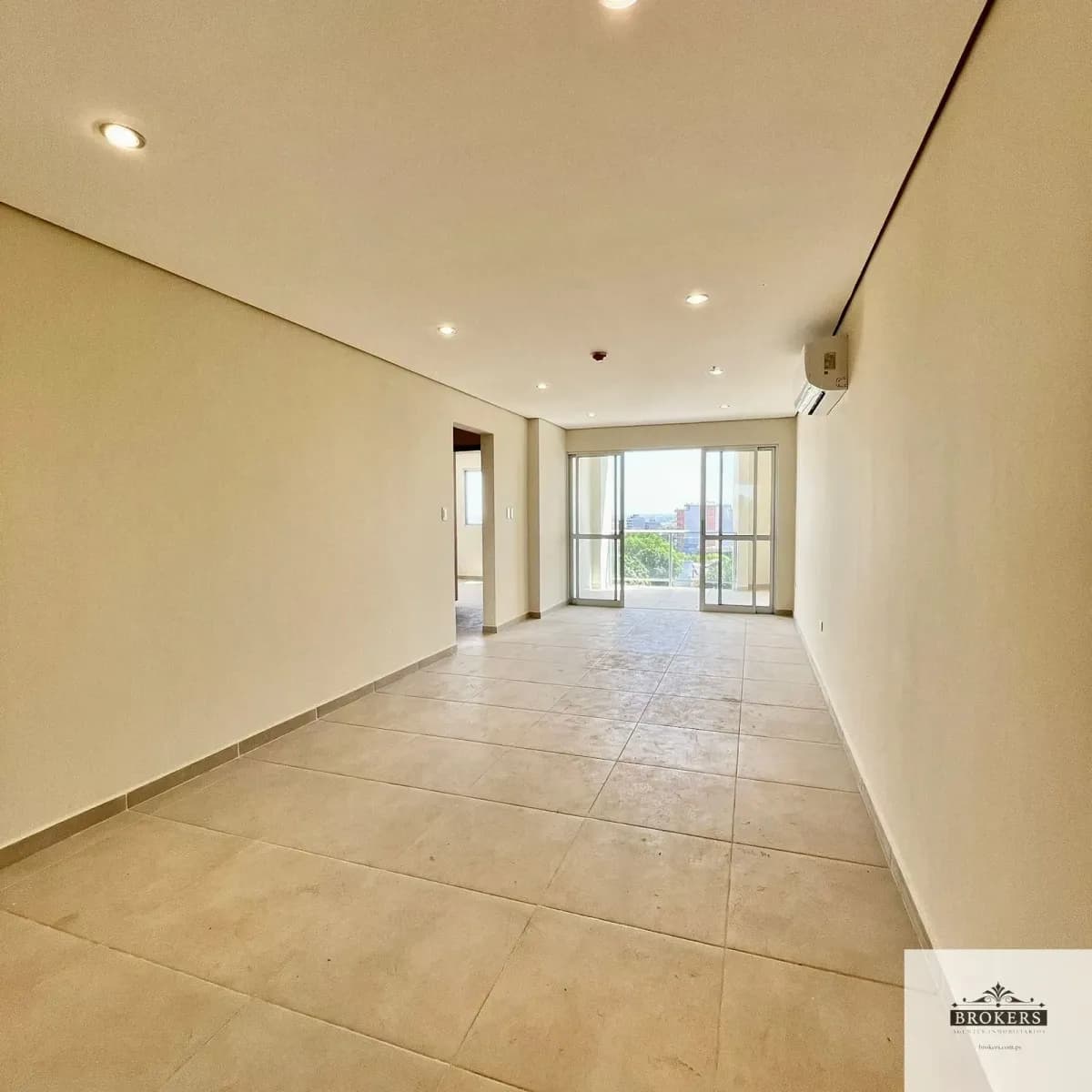 2-Bedroom Apartment for Rent in Mariscal López, Lambaré - Image 3