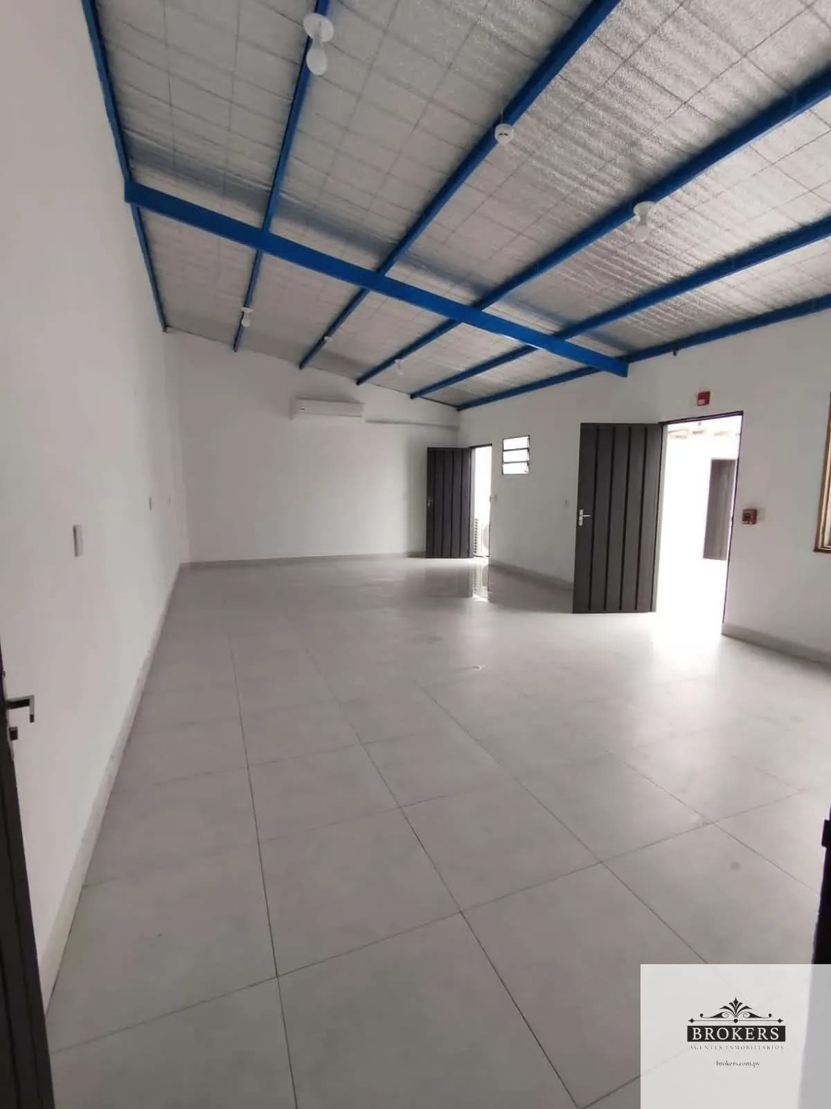 Commercial Space of 408.68m² for Rent in Segundo Barrio, Luque - Image 8