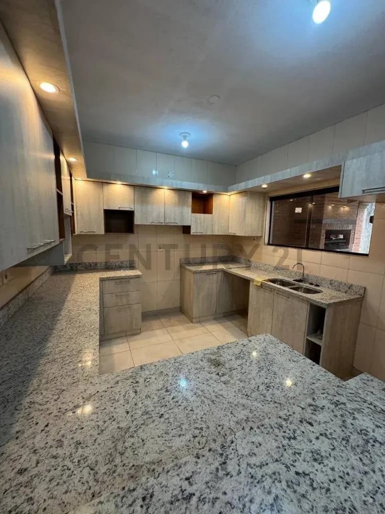 4-Bedroom House for Sale in Capiatá - Image 8