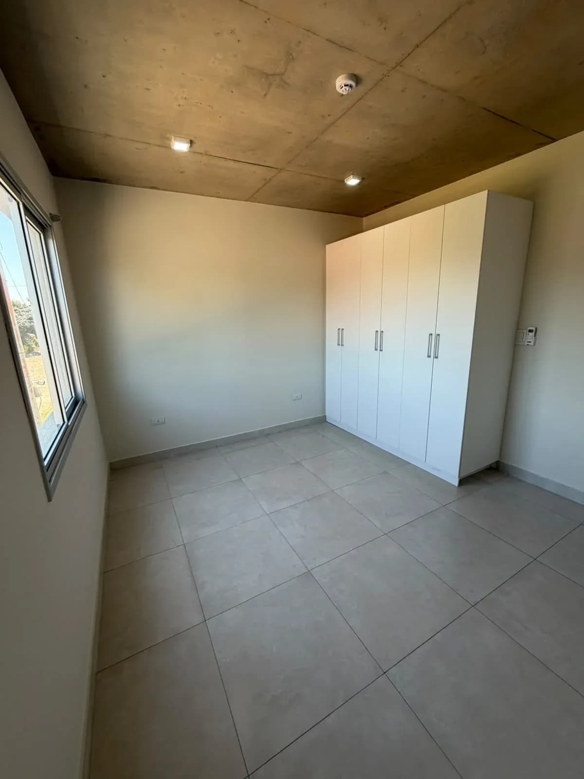 Departamento de 2 dormitorios en edificio Marlin, 74m², en Venta en Cuarto Barrio, Luque - Image 3