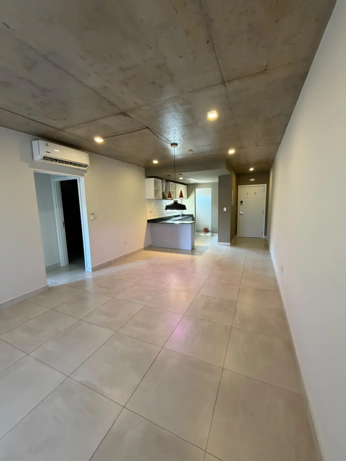 Departamento de 2 dormitorios en edificio Marlin, 74m², en Venta en Cuarto Barrio, Luque - Image 2
