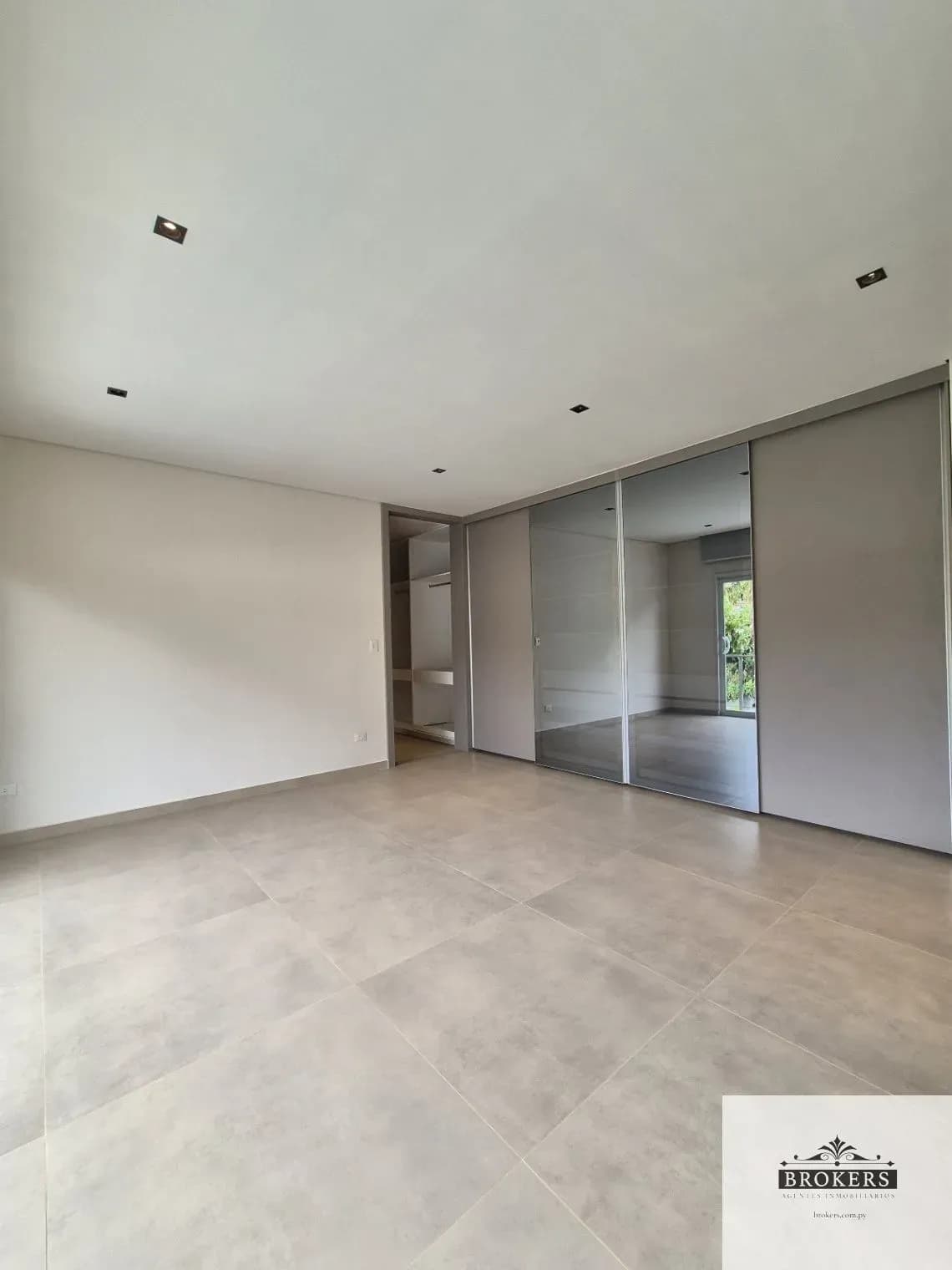 Casa de 3 dormitorios en Alquiler en Manorá, Asunción - Image 12