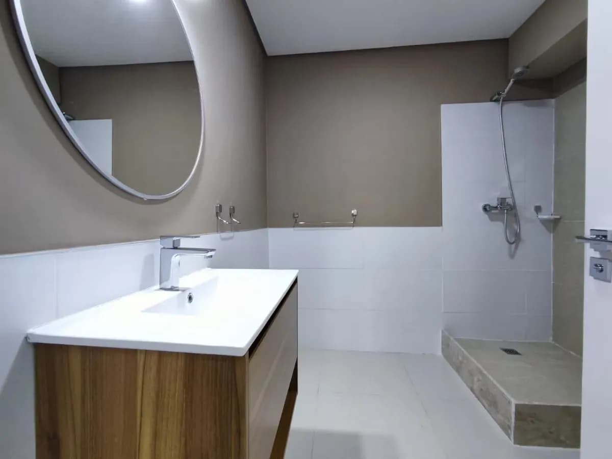 Oficina de 50m² en Alquiler en San Jorge, Asunción - Image 7