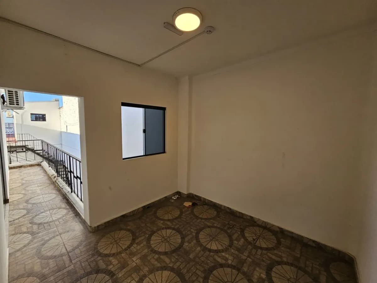 Escritório de 413m² à Venda em Doctor Francia, Lambaré - Image 18