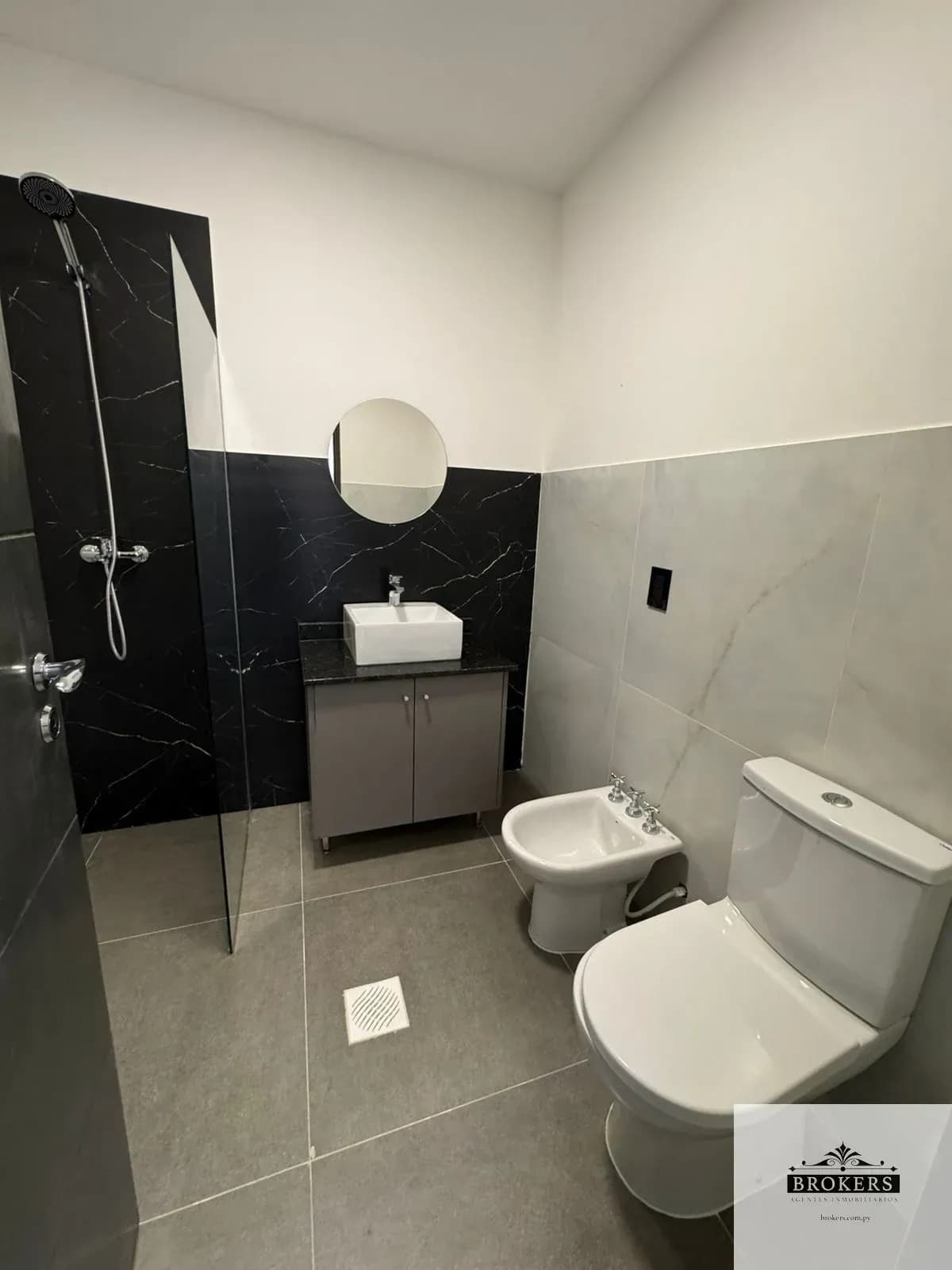 3-Bedroom House for Sale in Laurelty, Luque - Image 15
