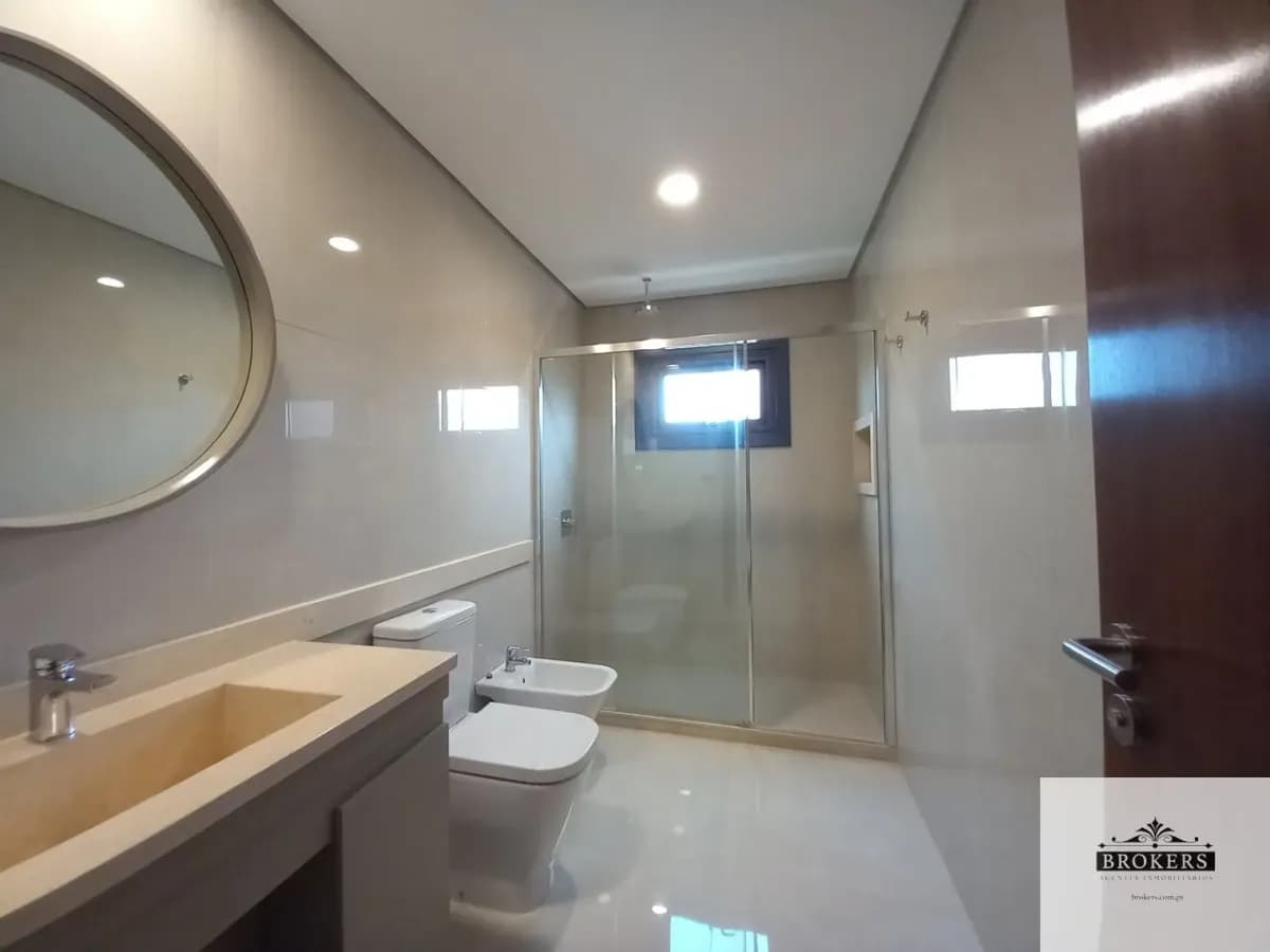 2-Bedroom Apartment for Rent in Madame Lynch, Asunción - Image 11