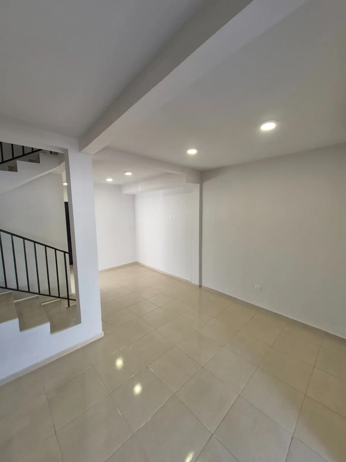 Casa de 3 quartos, 130m², à Venda em Gloria María, Villa Elisa - Image 2
