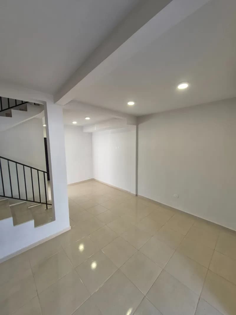 Casa de 3 quartos, 130m², à Venda em Gloria María, Villa Elisa - Image 2