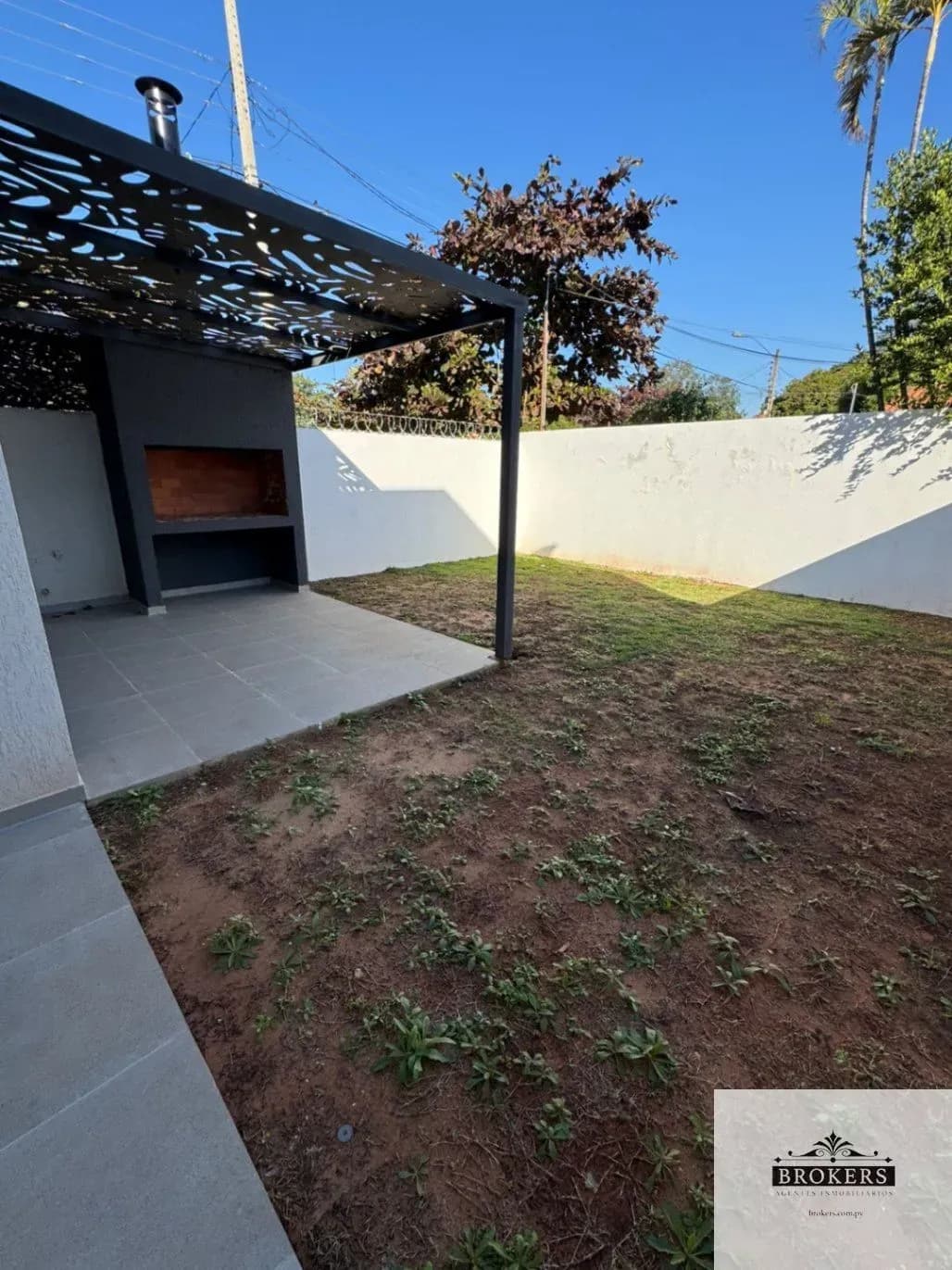 3-Bedroom House for Sale in Laurelty, Luque - Image 9
