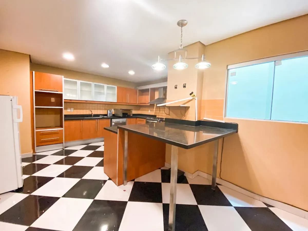 Casa de 4 quartos à Venda em Assunção - Image 9