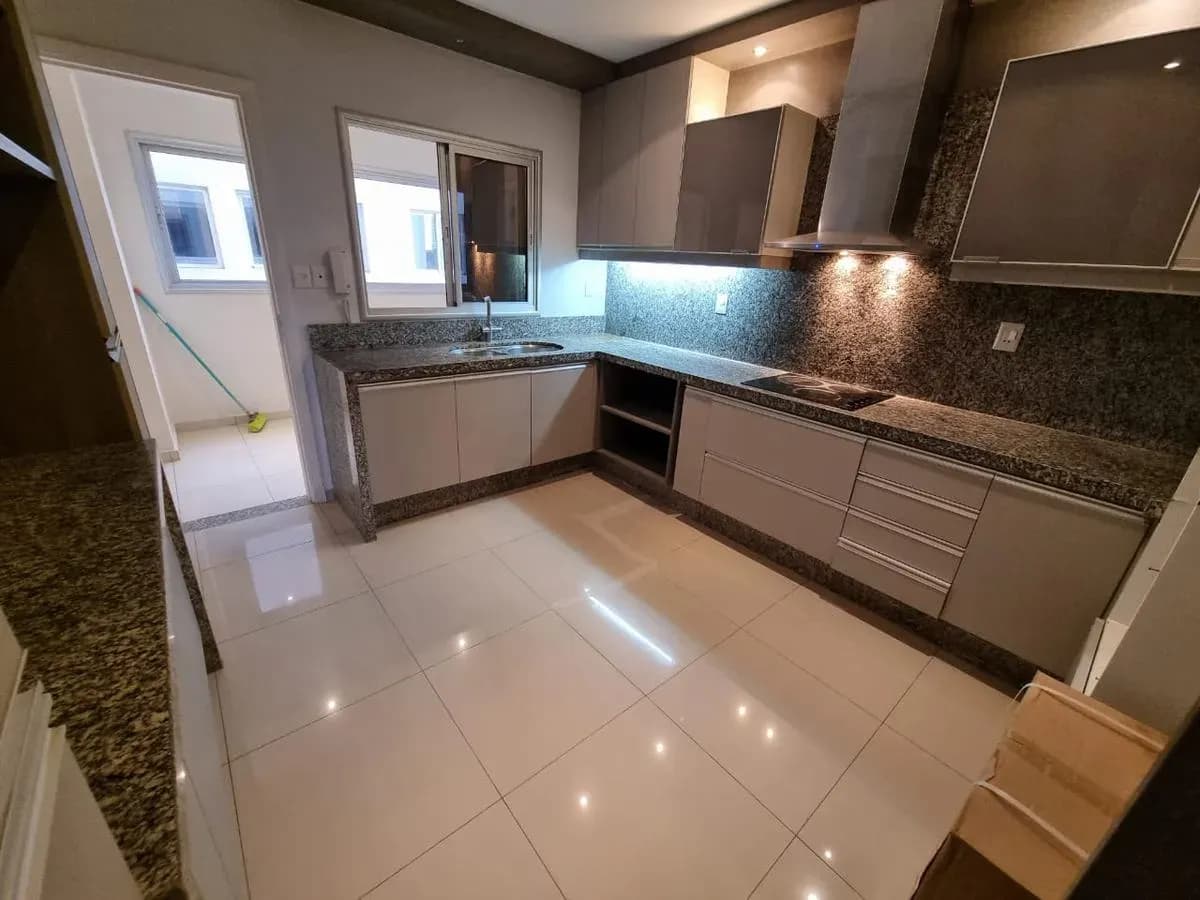 Departamento de 4 dormitorios en Alquiler en Las Lomas (Carmelitas), Asunción - Image 17
