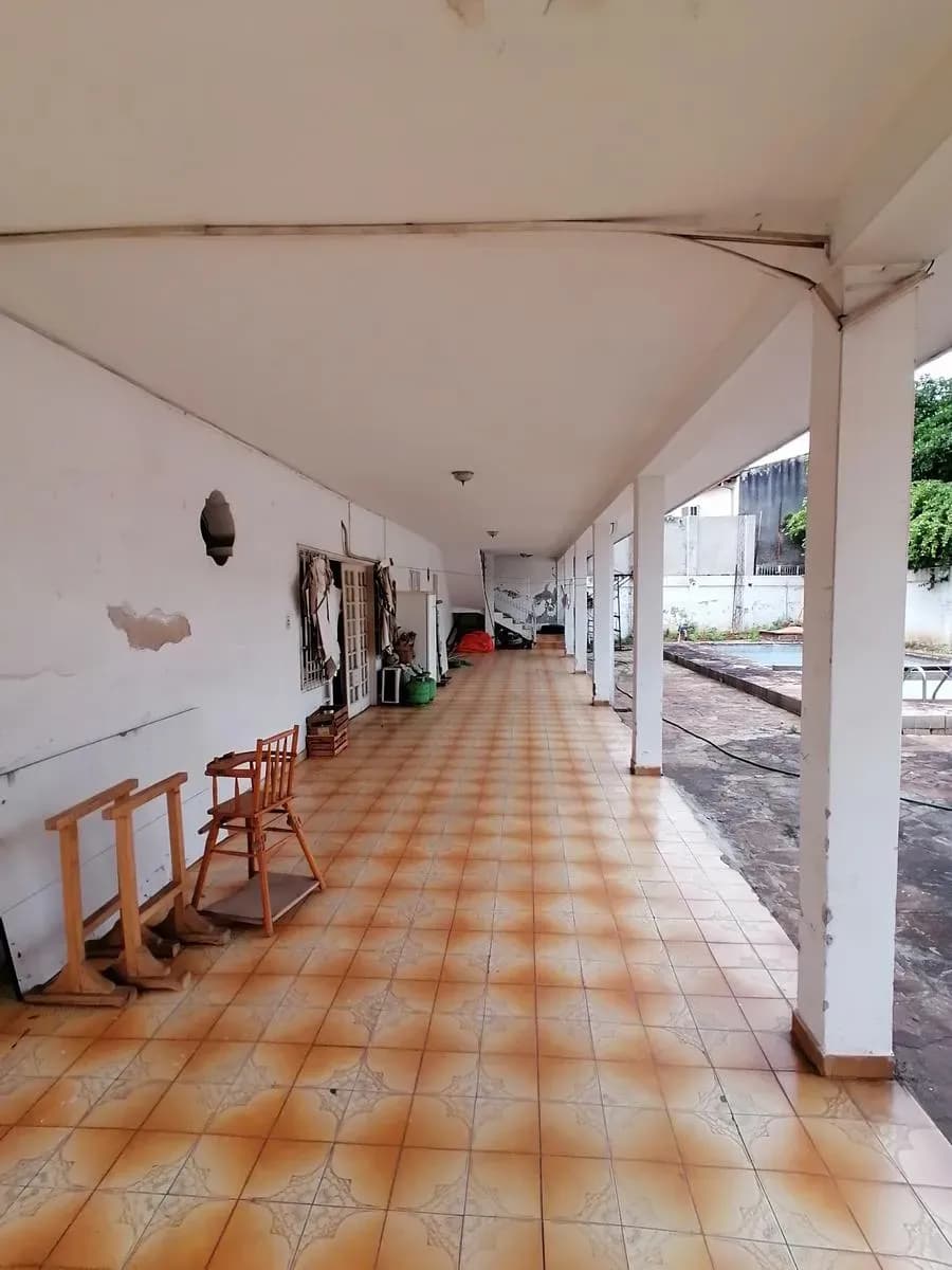 10-Bedroom House for Sale in San Vicente, Lambaré - Image 12