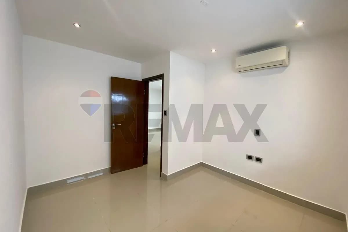 2-Bedroom House for Sale in Campo Grande, Luque - Image 20